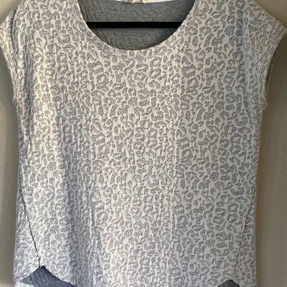 Jane and Delaney medium white/ gray texture top - Picture 7 of 7